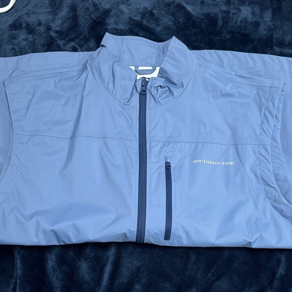 Southern Tide Light Blue Zip-Up sleeve less Jacket